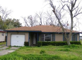 3212 Walnut St, Groves, TX 77619