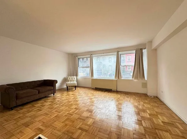 33 Greenwich Avenue image 1 of 9