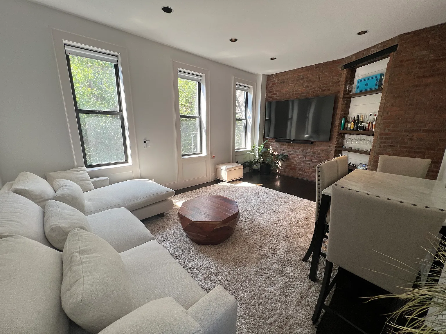 96 Perry Street — Photo 1