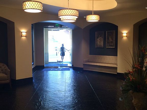 3rd image of 925 N Lincoln St APT 10F