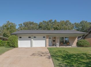 1909 Woodoak Dr, Irving, TX 75060