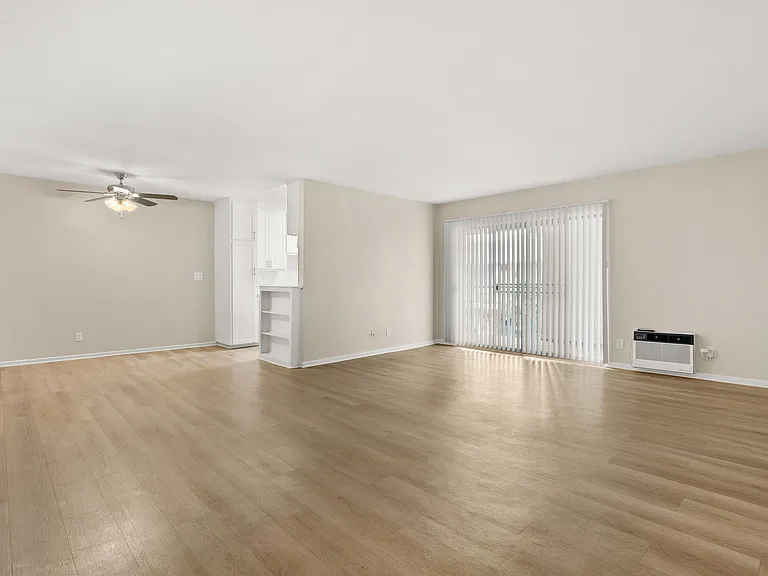 Melrose Place Apartments — Photo 20