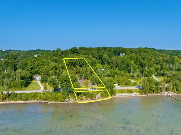 4800 S West Bay Shore Dr, Suttons Bay, MI 49682