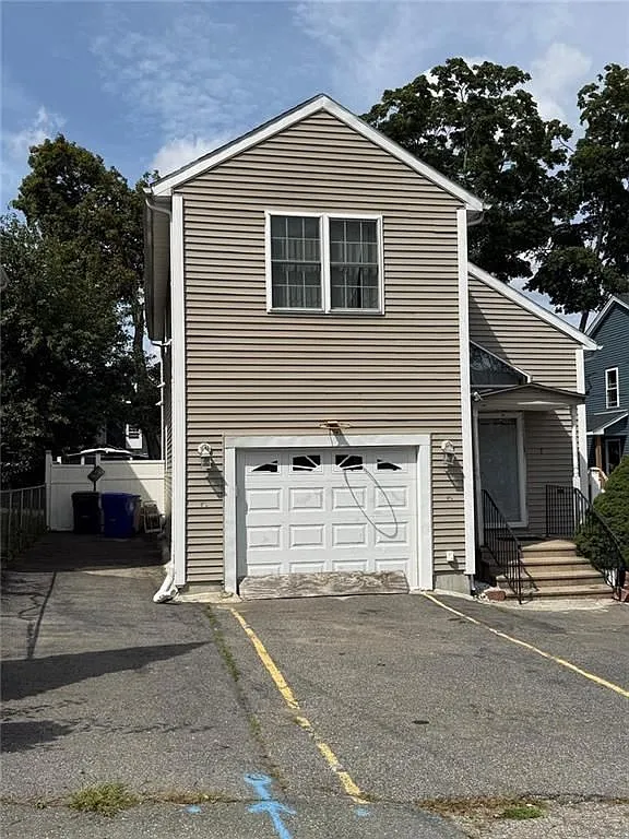 4 bed, 2.0 bath, 1656 sqft, $3,250 — Photo 2