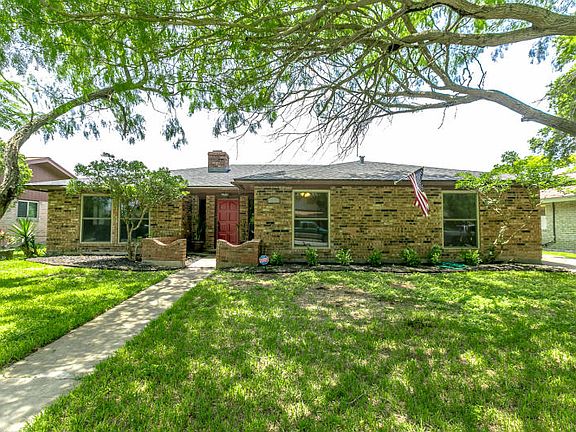 2nd image of 216 Poesta Dr