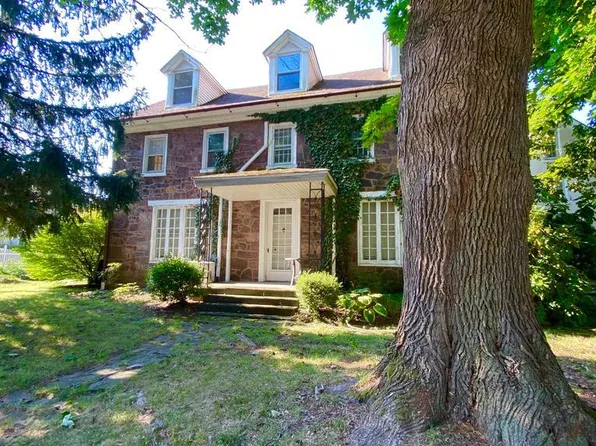 4 Black Matt Rd, Douglassville, PA 19518