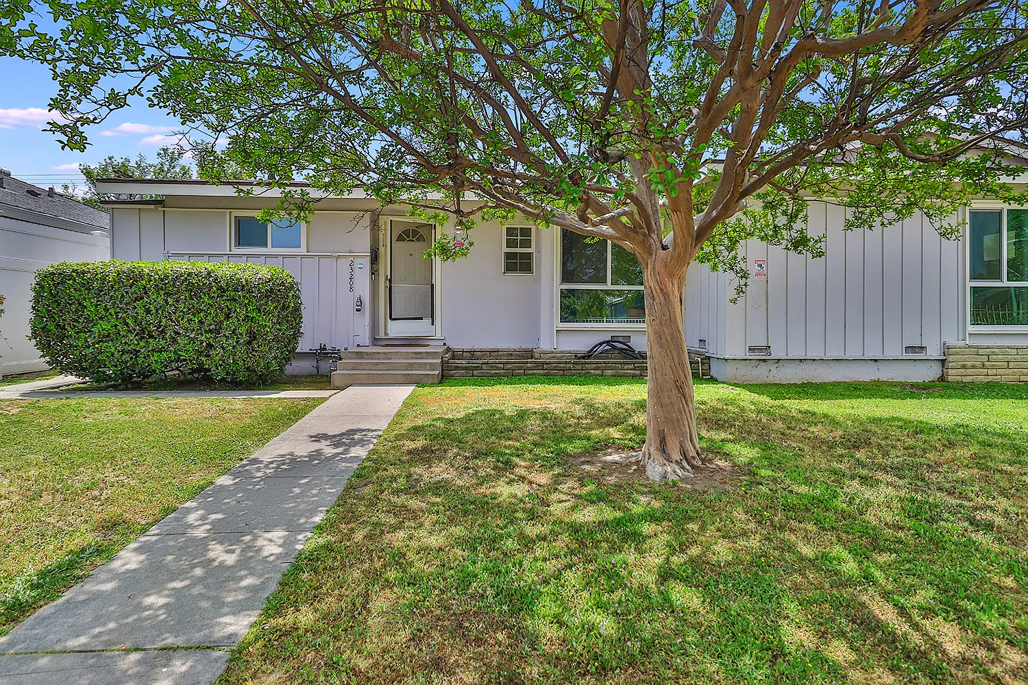 5 bed, 2473 sqft, $4,850 — Photo 2
