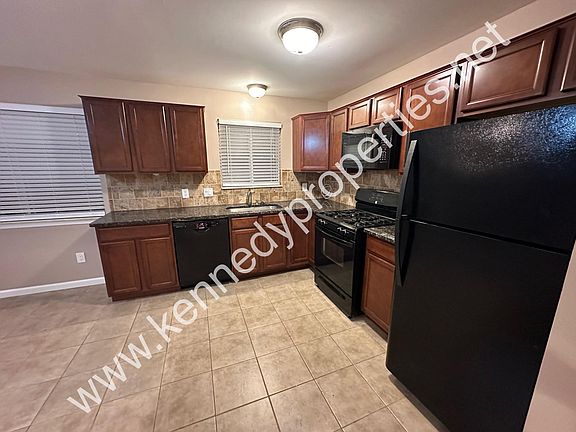 3rd image of 23179 Elmira St