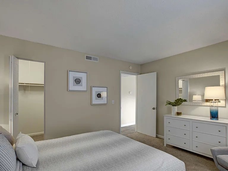 Lacota Apartments — Photo 45