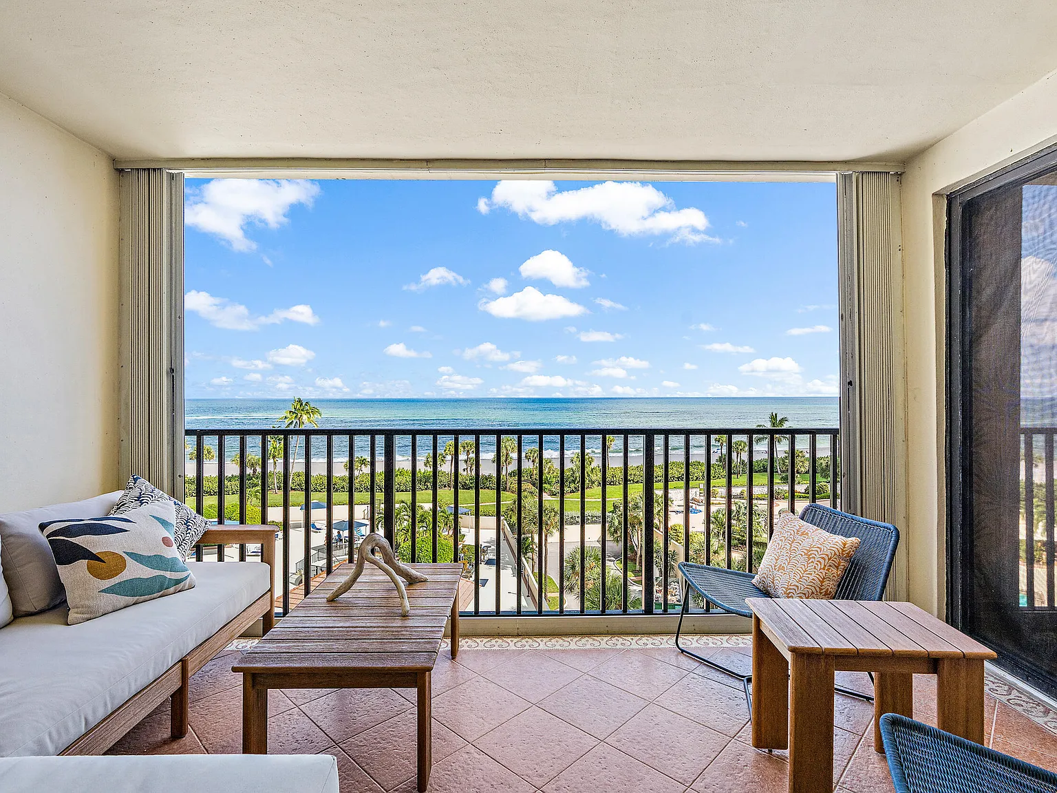 2 bed, 2.0 bath, 1270 sqft, $6,000 — Photo 3