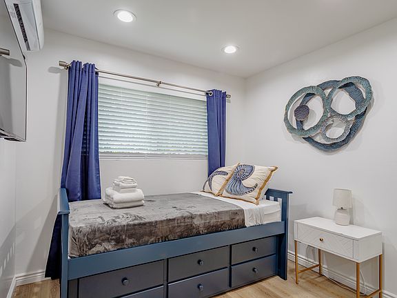 Third bedroom with twin trundle and Roku Smart TV.