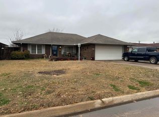 114 N Burdel Ln, Enid, OK 73703