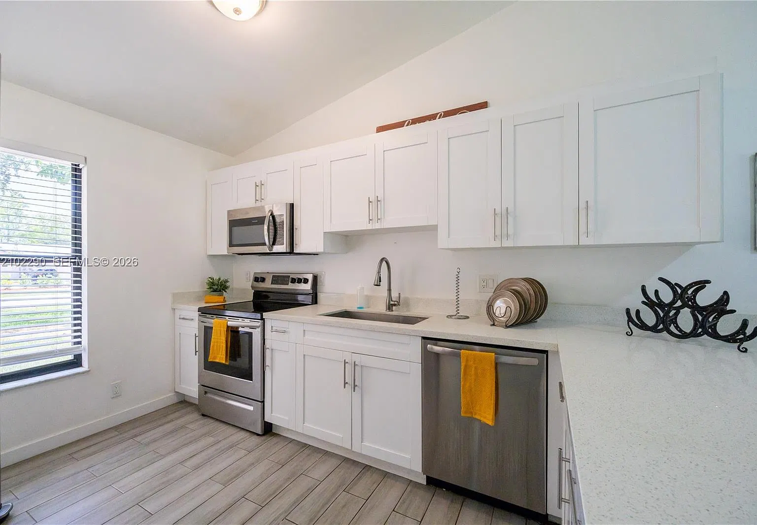 2 bed, 2.0 bath, $2,500 — Photo 4