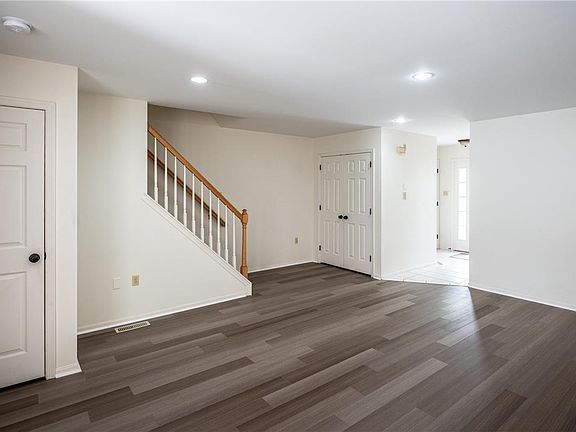 3rd image of 8116 Heritage Dr