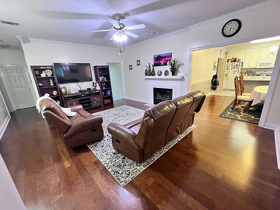 4th image of 410 Saint Augustine Ave