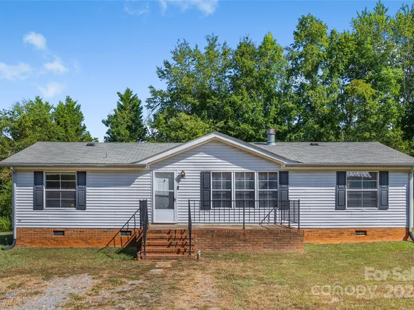 953 Bollinger Pond Dr, Clover, SC 29710