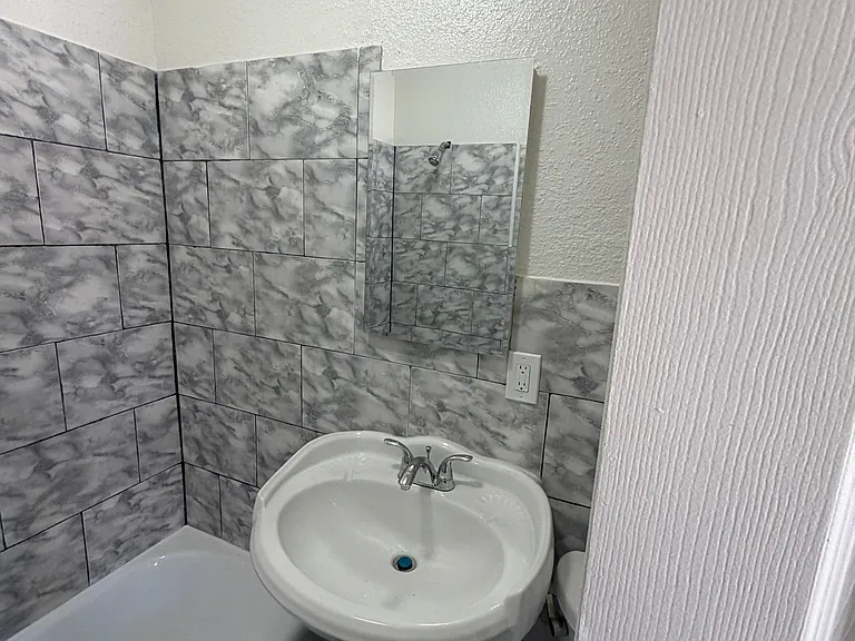 714 E 108th St #3 — Photo 8
