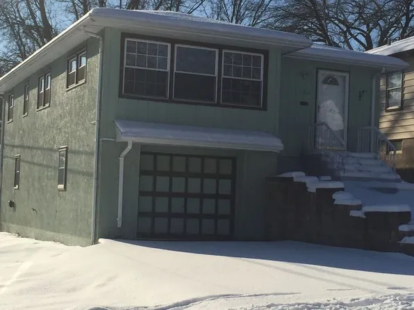 3315 McNair Dr, Robbinsdale, MN 55422