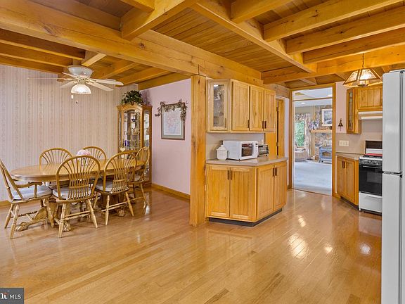 4th image of 37 Maple Shade Ave E