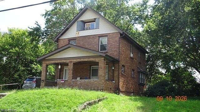 2nd image of 1194 Laird St