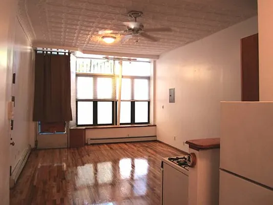 Rented by MCR Realty | media 21