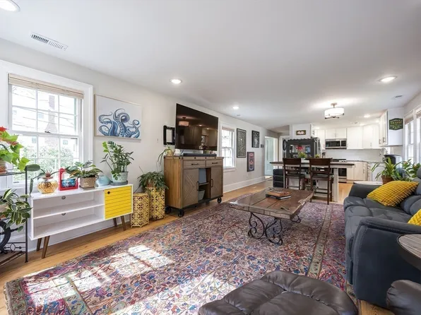 1146 Massachusetts Ave #2, Arlington, MA 02476