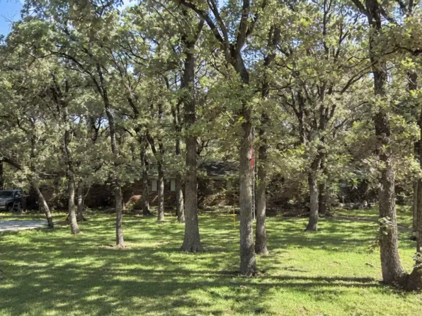 2320 Los Robles Dr, Grapevine, TX 76051