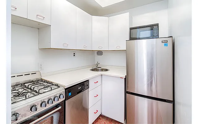 Rented by Douglas Elliman | media 8