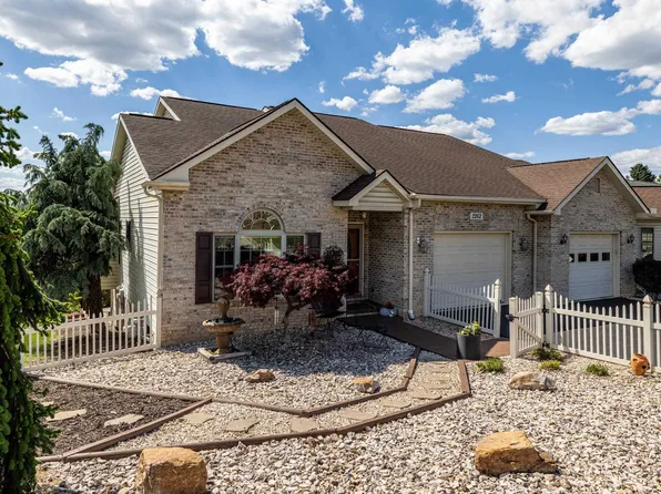 2262 Lake Terrace Dr, Harrisonburg, VA 22802