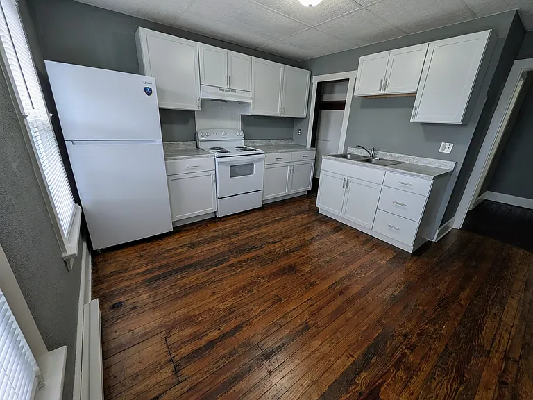 212 S Front St #B — Photo 9