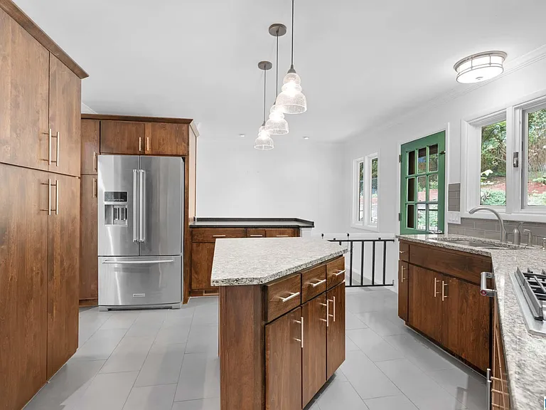 373 Laredo Dr — Photo 13