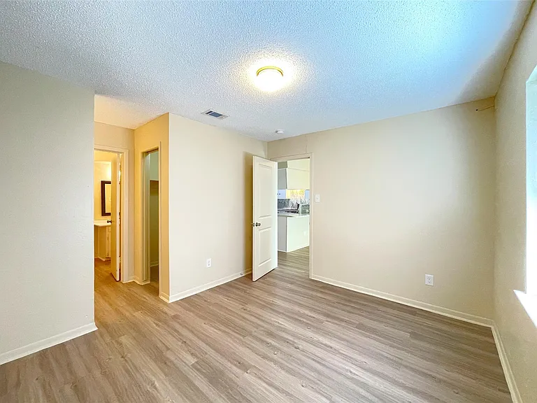 902 N Meadows Dr — Photo 10