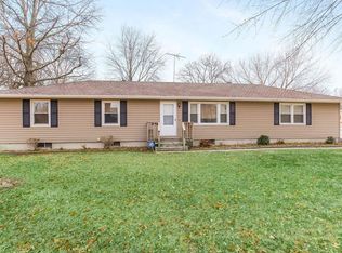 404 Ridgeway Dr, Greenwood, MO 64034