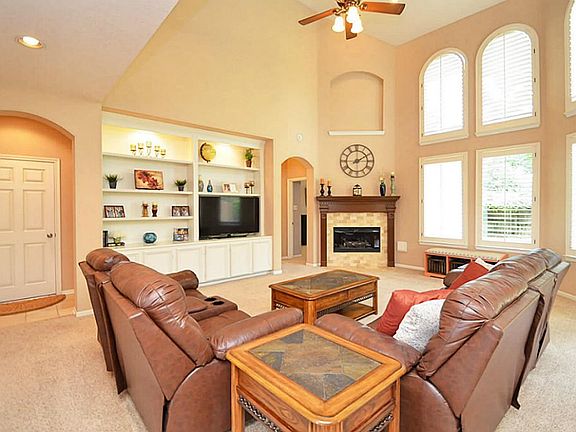 2nd image of 3302 Five Oaks Dr