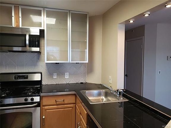 5th image of 23 Lexington Hl Unit 4