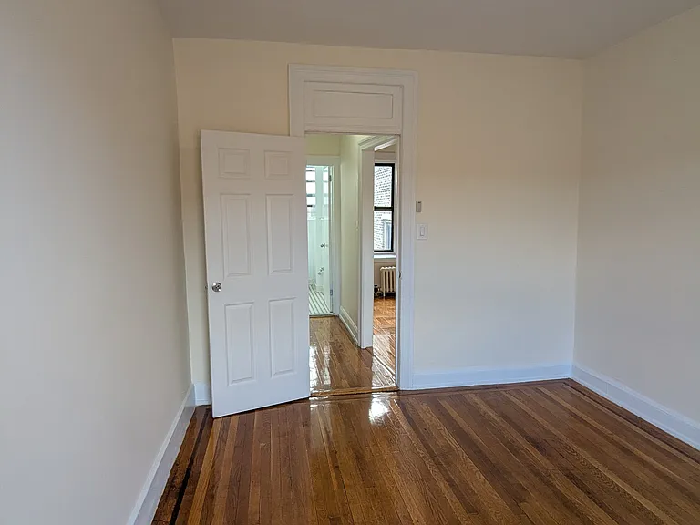32-15 93rd St #D19 — Photo 9