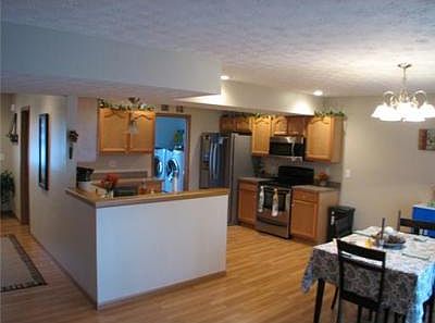 4th image of 9 Woodland Hts