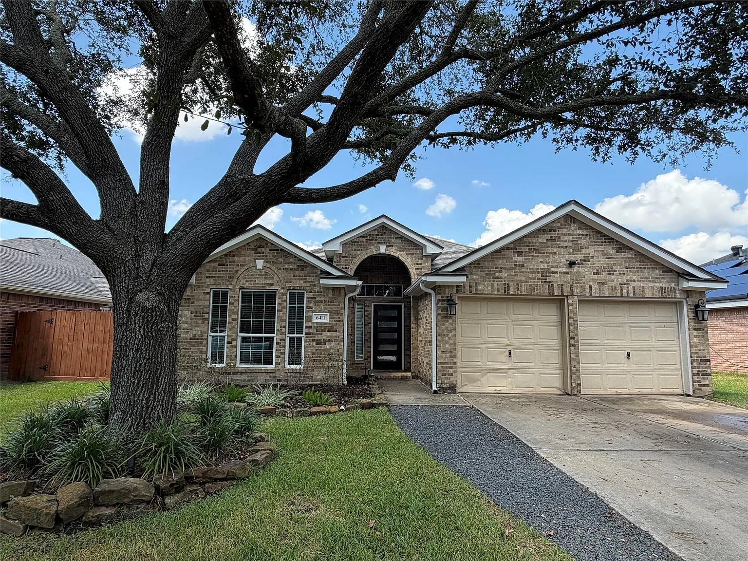 3 bed, 2.0 bath, 1868 sqft, $2,200 — Photo 1