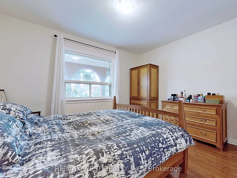 139 Ranee Ave #MAIN FLOOR — Photo 22