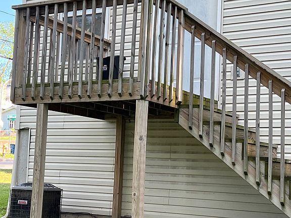 Deck on back from kitchen