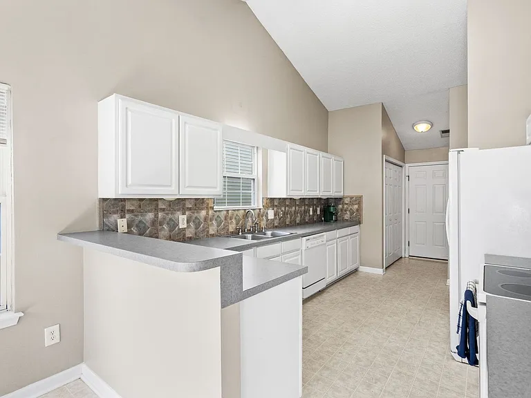 4681 Southgate Pkwy — Photo 3