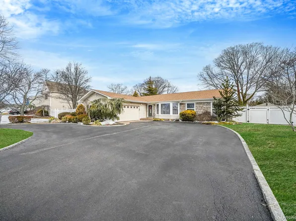 3 Biscayne Avenue, Farmingville, NY 11738