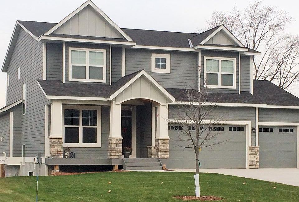 1st image of 2460 Woods Dr
