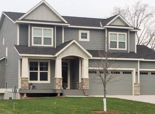 2460 Woods Dr, Victoria, MN 55386