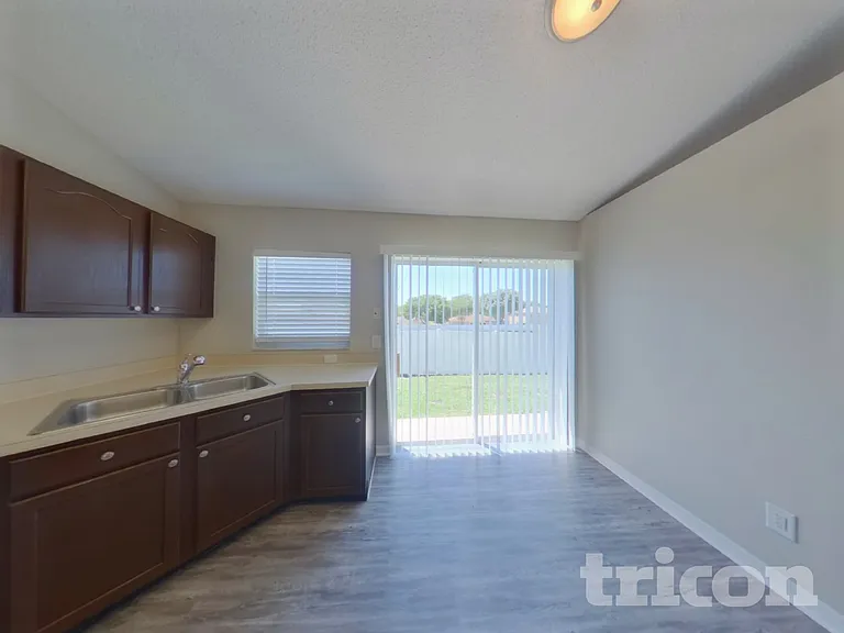 317 Covent Gardens Pl — Photo 6