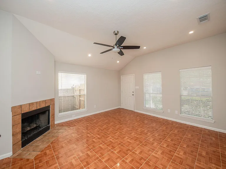 121 Coffee Ln — Photo 5