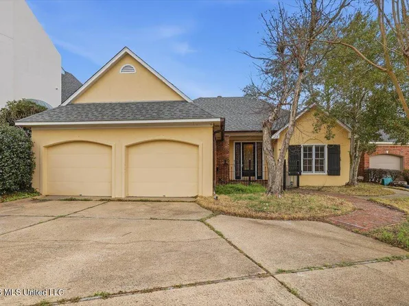 22 Autumn Hill Ct, Jackson, MS 39211