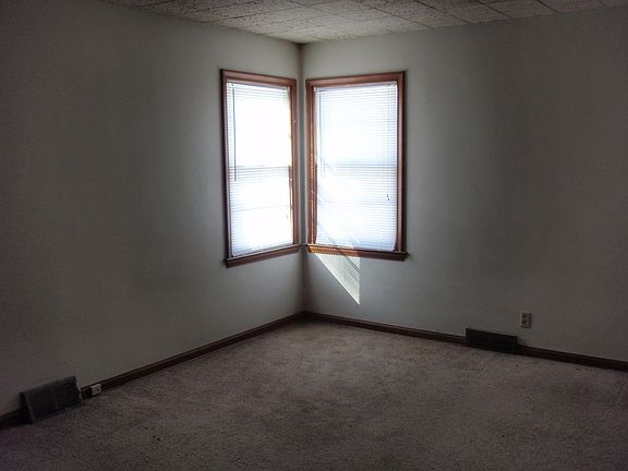 5th image of 634 N 47th St APT 1