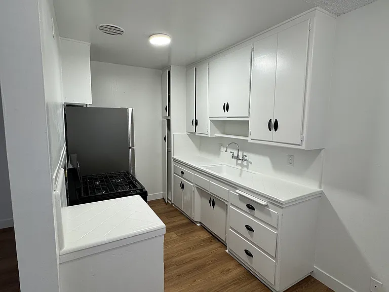 3301 E Wilton St #4 — Photo 2