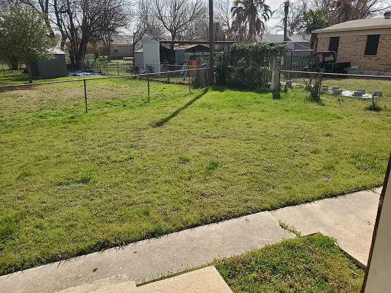 1414 Estes Dr — Photo 11